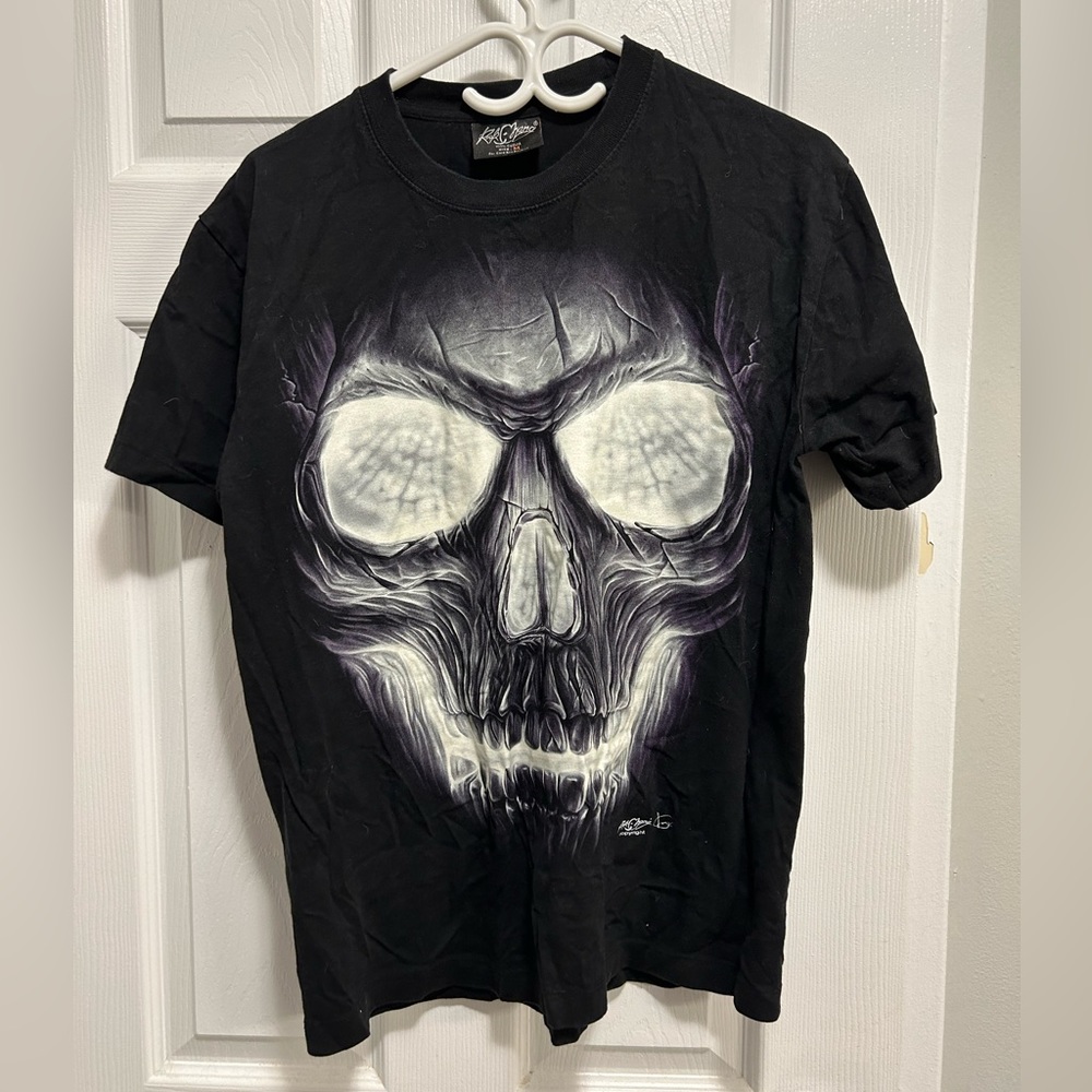 Skull shirt glow in dark size medium